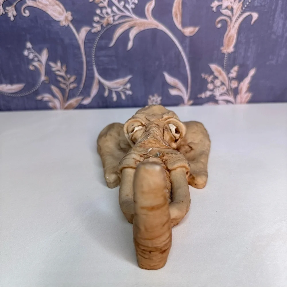 Vintage 1982 Elephant Curious Critters Resin Wall Hook